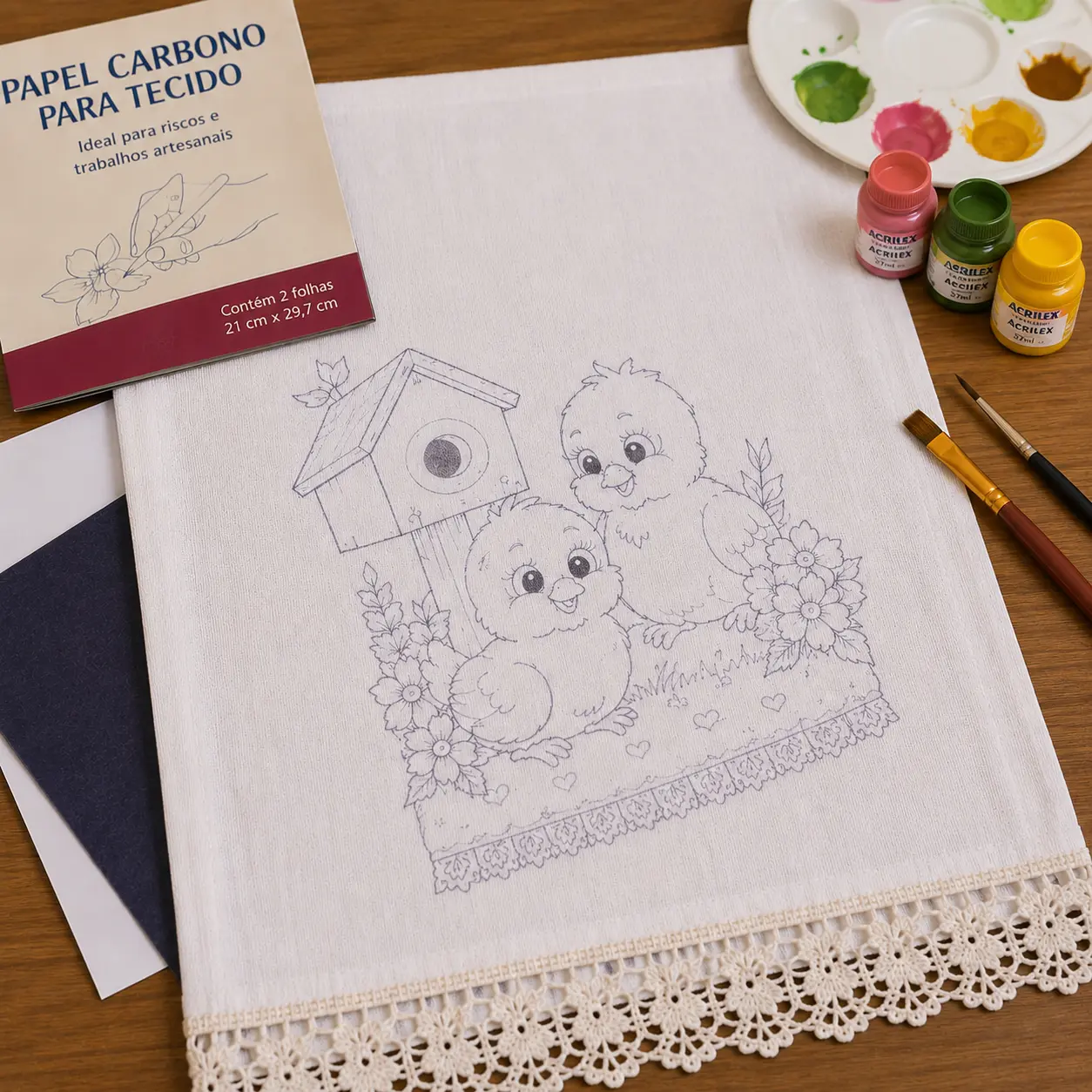 Desenho transferido para o pano de prato pronto para começar a pintura